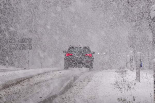 Cod roșu de ninsori și viscol în 7 județe din România! Harta regiunilor vizate | FOTO