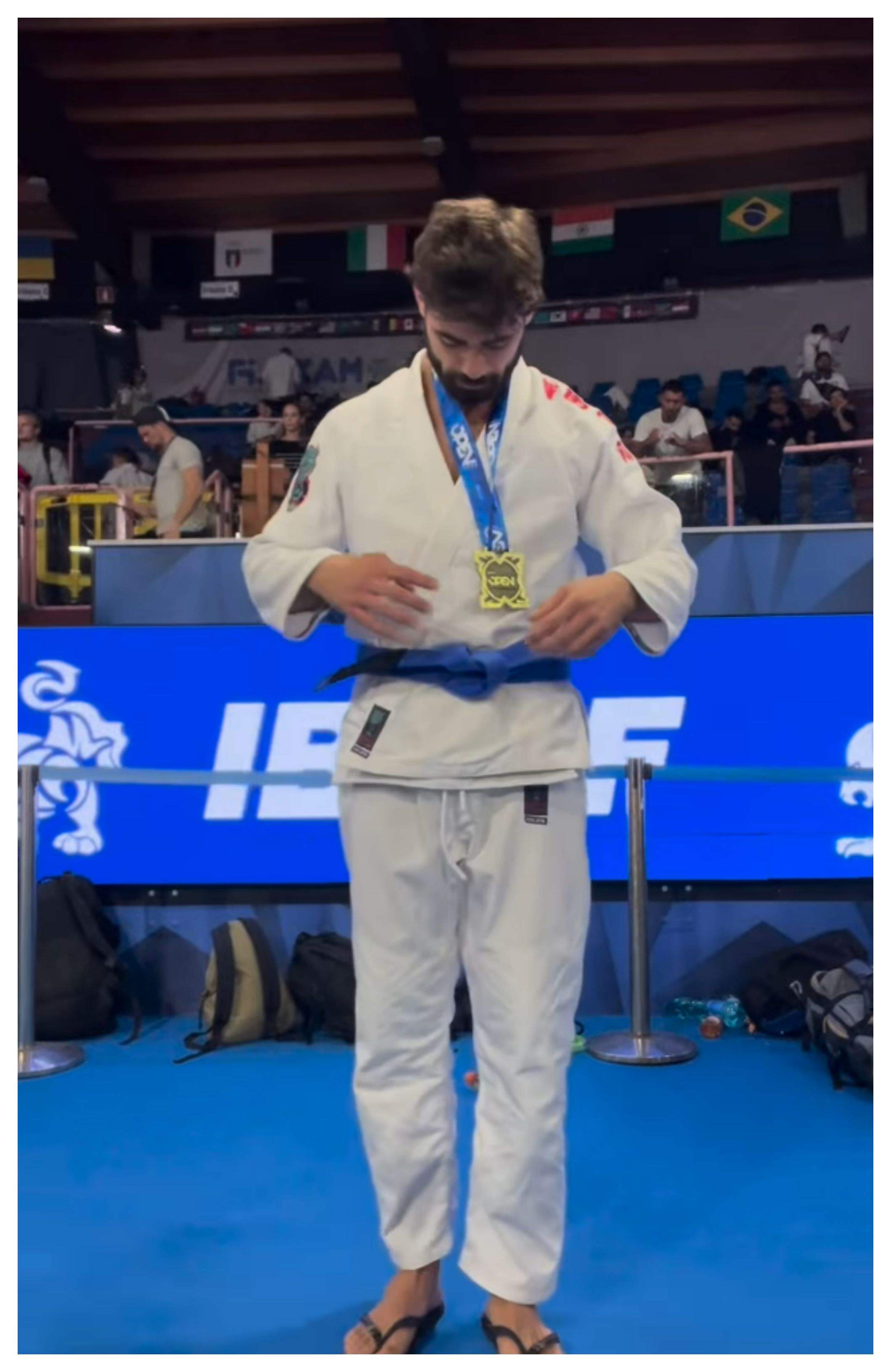 Ștefan Floroaica, concurs important de jiujitsu în Irlanda. Actorul a plecat alături de iubita lui, Sânziana Negru: ”Ce emoții am”