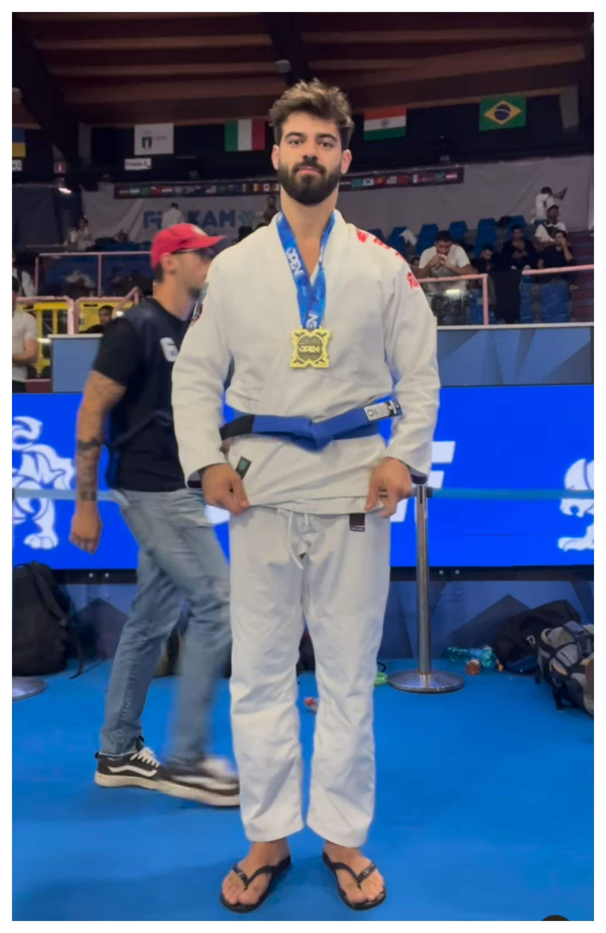 Ștefan Floroaica, concurs important de jiujitsu în Irlanda. Actorul a plecat alături de iubita lui, Sânziana Negru: ”Ce emoții am”