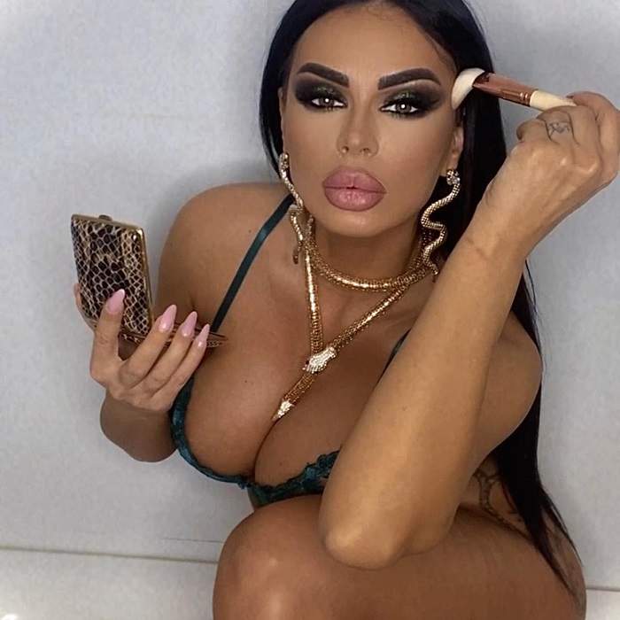 VIDEO / Bombă sexy de la TV, într-o ipostază scandaloasă / Poliția a intrat pe fir