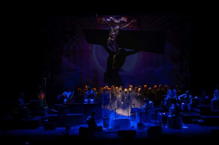 Damian Drăghici a lansat albumul introspectiv „Meditații românești” pe scena Operei Române din București