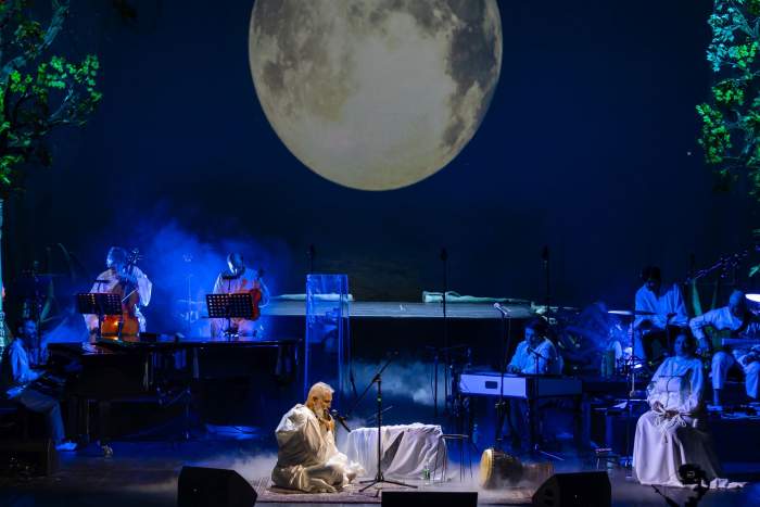 Damian Drăghici a lansat albumul introspectiv „Meditații românești” pe scena Operei Române din București