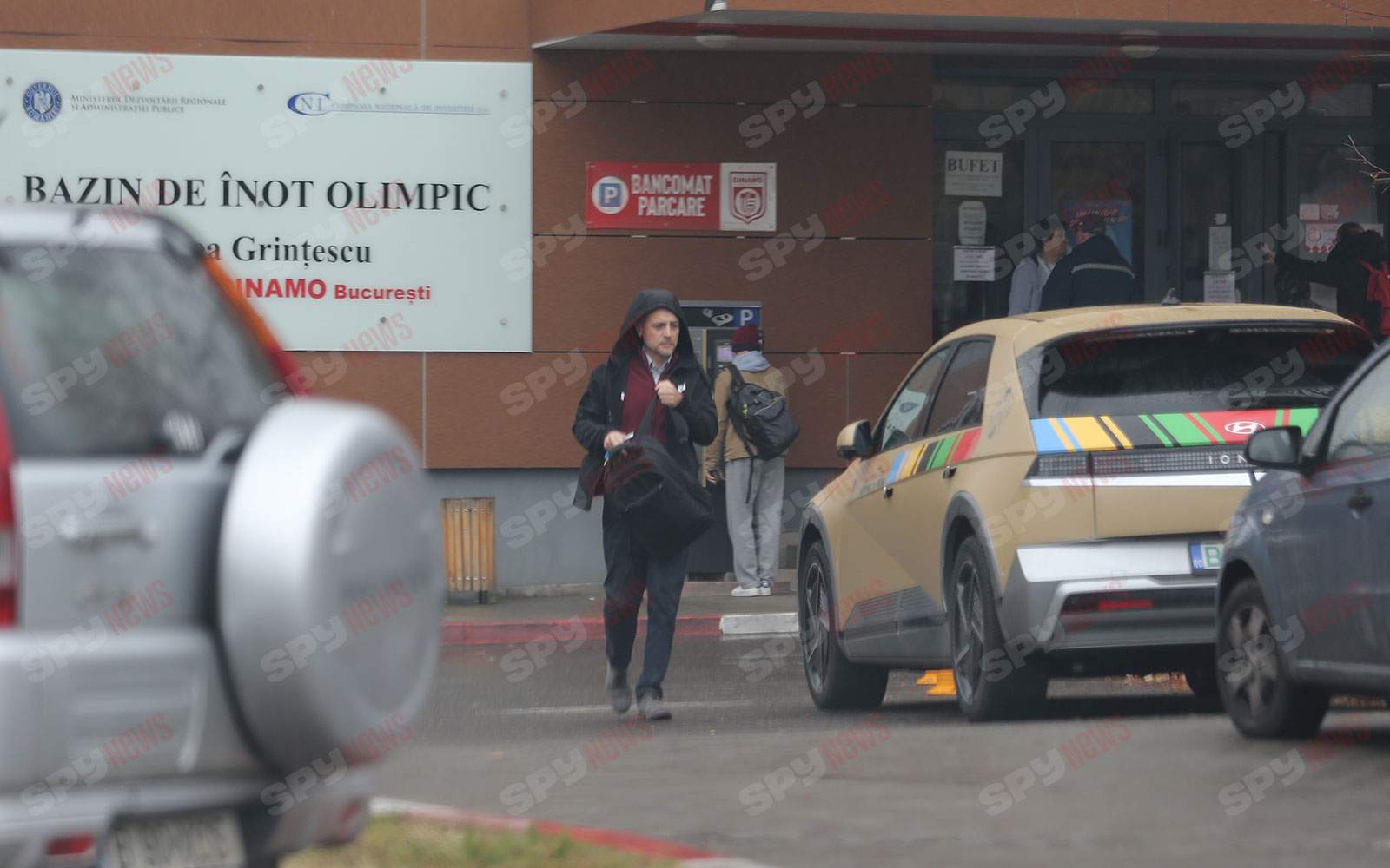 Ce face Mihai Popovici când nu se ocupă de cariera fiului său! Imagini rare cu tatăl campionului David Popovici / PAPARAZZI