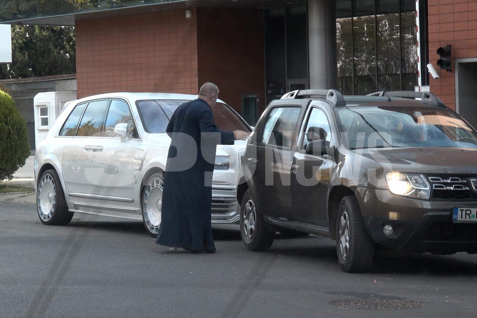 Dovada că Mirel Radoi este credincios! Preotul a venit acasă la sportiv | PAPARAZZI