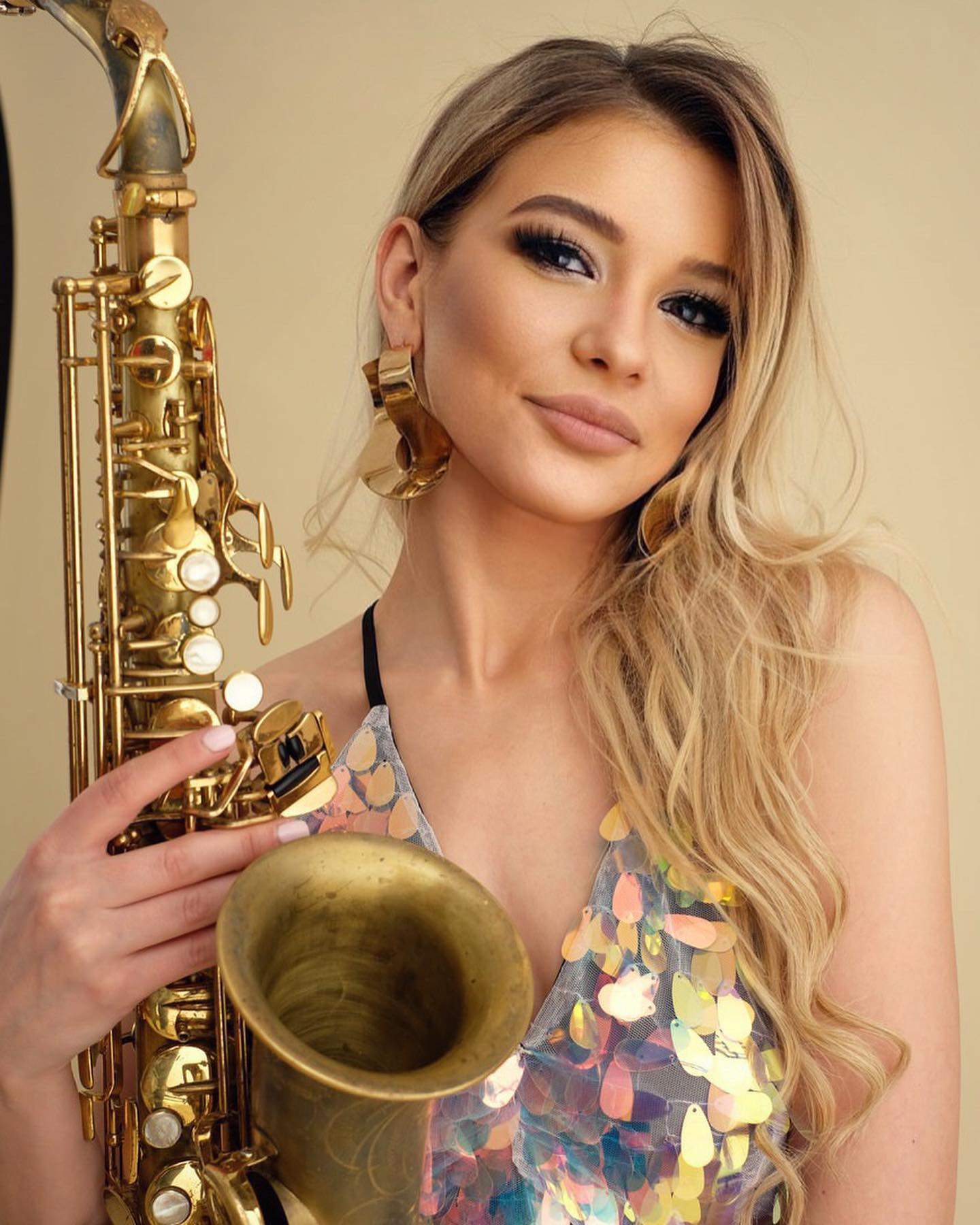 Lady Sax, nora lui Marian Cleante