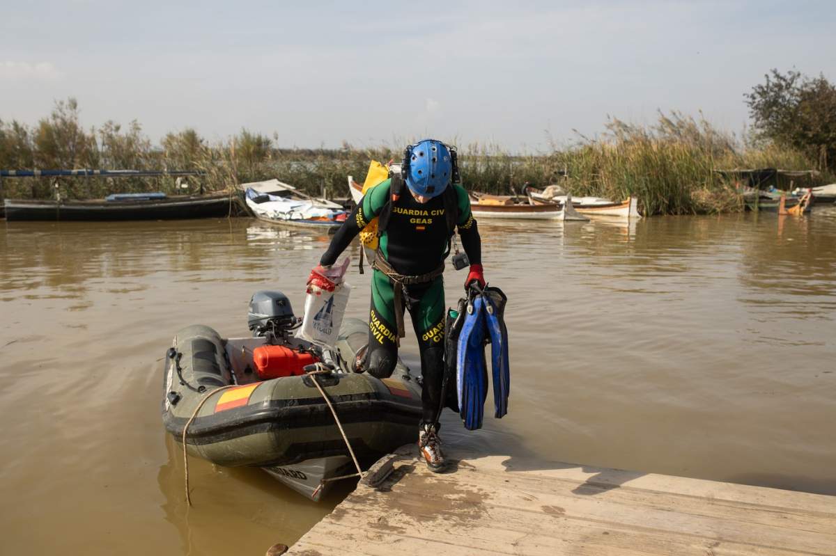 5 noiembrie 2024, Valencia (Comunitatea Valenciană, Spania: Desfășurarea trupelor Guardia Civil în căutarea persoanelor dispărute în Albufera de Valencia, la 5 noiembrie 2024, în Valencia, Comunitatea Valenciană (Spania)