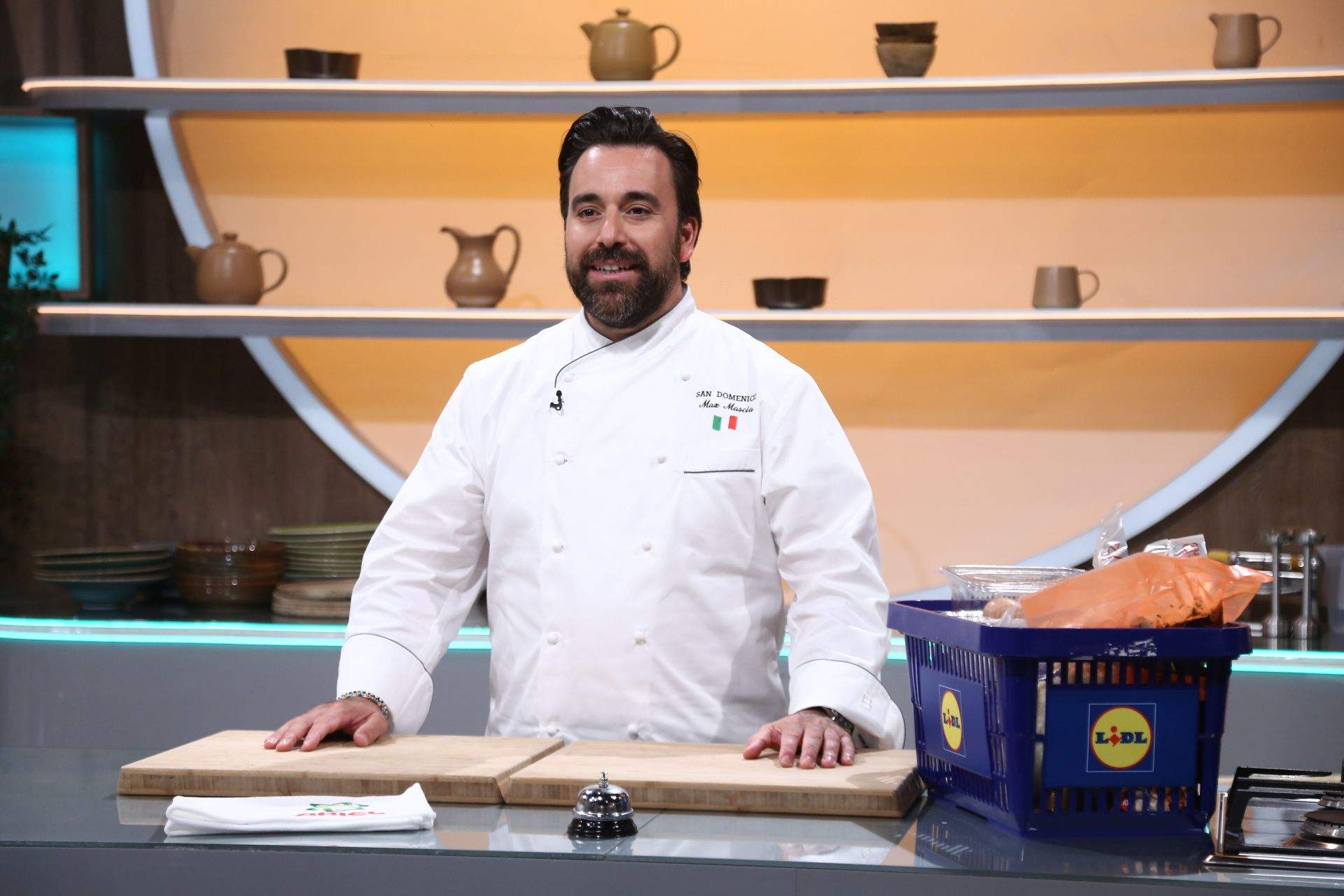 Chef Abou Zaki, moment special la Chefi la cuțite alături de invitatul său, Chef Max Mascia: ”Este pentru prima dată când un Chef cu 2 stele Michelin vine în platoul show-ului culinar”