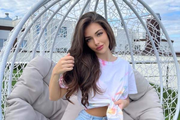 Un show păcătos. Cât de mult a afectat-o pe Andreea Bostanică divorțul părinților. Influencerița a crescut alături de mama ei