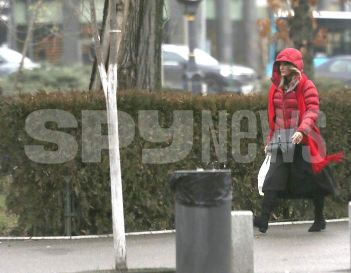 Imagini rare cu Anca Turcaşiu şi iubitul! Cât de elegant o tratează bărbatul pe frumoasa vedetă! / PAPARAZZI