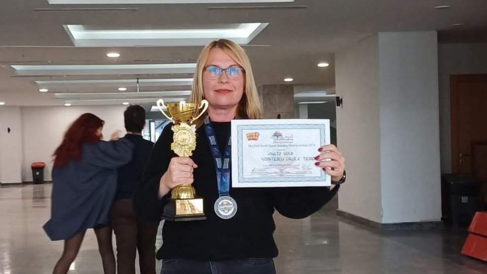 O româncă a bătut recordul mondial! Teodora e cea mai rapidă cititoare din lume