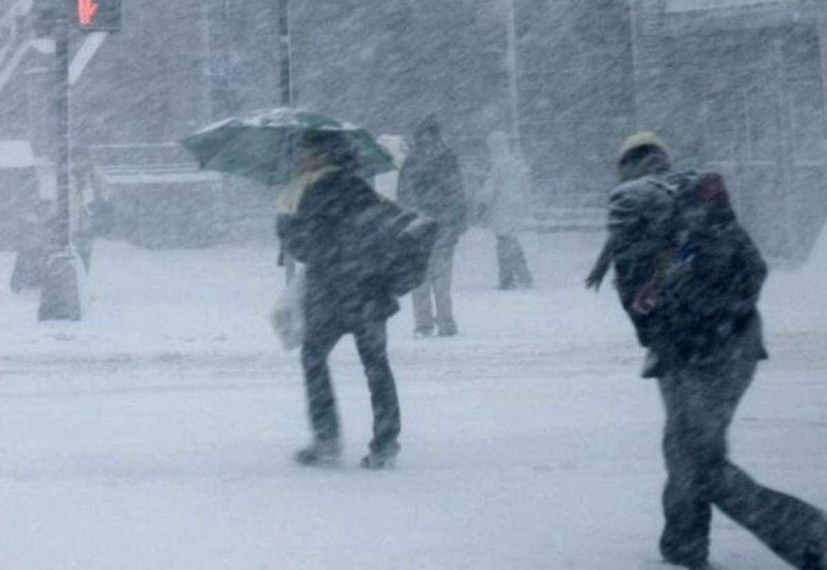 Meteorologii anunță viscol, vânt puternic și polei