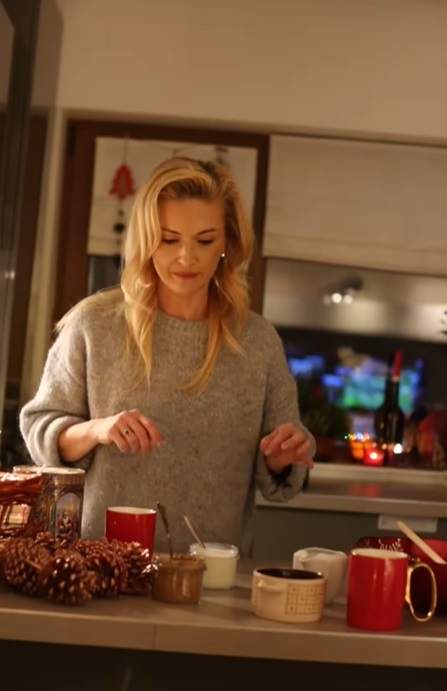 Rețeta de turtă dulce a Elwirei Petre. Ce secret are soția lui Mihai Petre pentru acest desert delicios 
