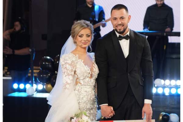 Laura şi Mihai, câştigătorii celui de-al zecelea sezon Mireasa şi ai premiului în valoare de 40.000 de Euro