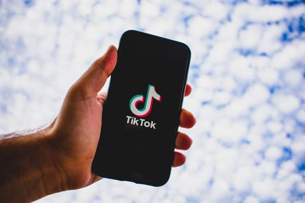 Țara din Europa care a interzis TikTok pentru un an. Autoritățile afirmă că rețelele de socializare îi fac mai tineri să devină violenți