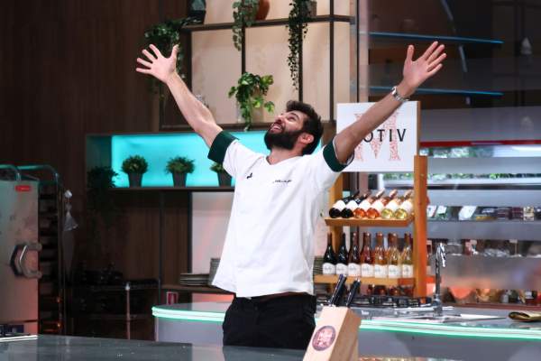 Echipa verde a lui Chef Richard a câștigat aseară battle-ul Chefi la cuțite. Ultima confruntare a sezonului și proba individuală din această seară vor decide semifinaliștii