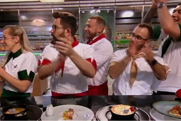Chefi la cuțite, 25 decembrie 2024. Concurenții, jurizați de rude, în semifinală. Au gătit câte o rețetă din copilăria lor