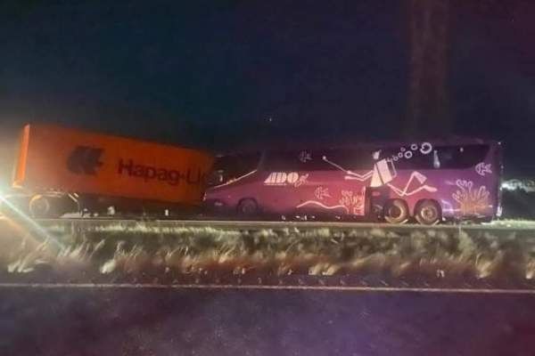 8 persoane au murit și alte 27 au fost rănite grav în urma unui accident îngrozitor. Tragedia s-a produs după ce un camion a intrat într-un autocar