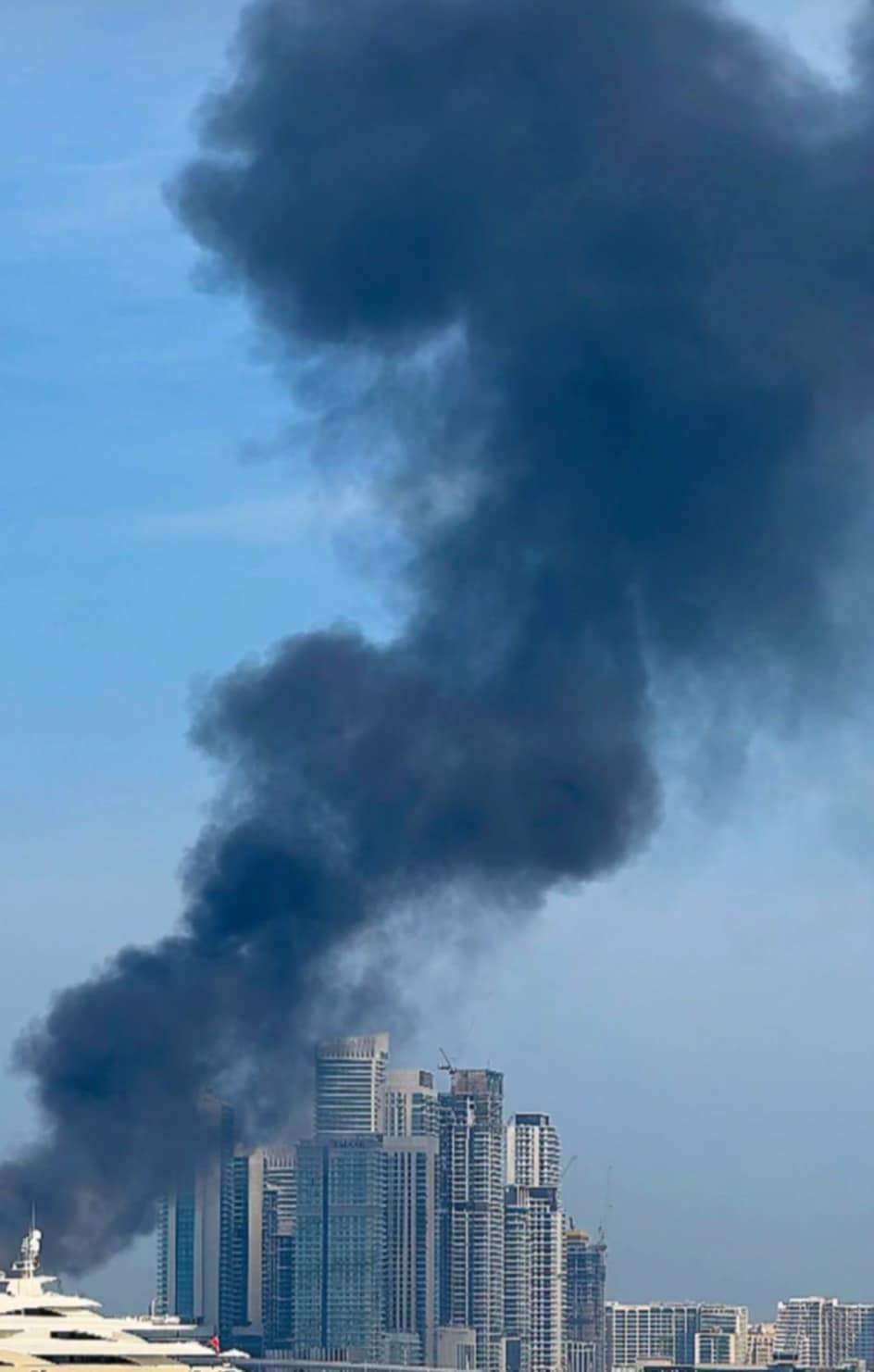 Incendiu de proporții la Dubai Marina! O vedetă din România a filmat totul | VIDEO