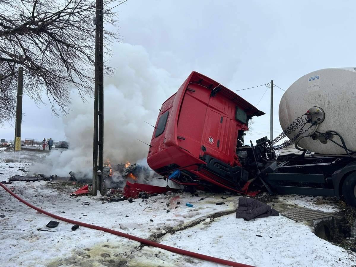 Imaginile durerii. Constantin, Teodora și fiica lor, Sofia, victimele accidentului de pe Drumul Morții, au fost înmormântați | FOTO