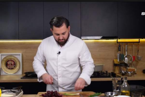 Cea mai simplă rețetă de pui la cuptor a lui Chef Janni Alexandridis de la Meniu de vedetă. Cum să obții o crustă aurie