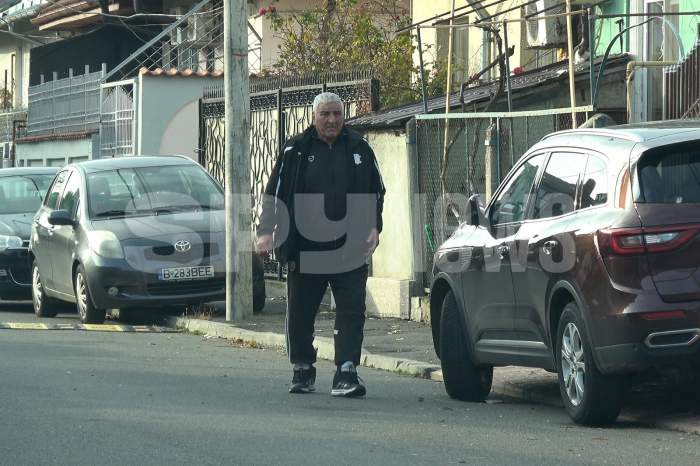 Nea Rică Răducanu este un gentleman chiar şi atunci când el însuşi are nevoie de ajutor! Cum le-a ajutat pe angajatele unui magazin să îşi facă treaba / PAPARAZZI