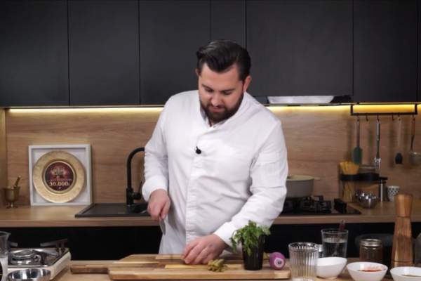 Shaorma de pui după rețeta lui Chef Janni Alexandridis de la „Meniu de vedetă”. Cum să pregătești sosul