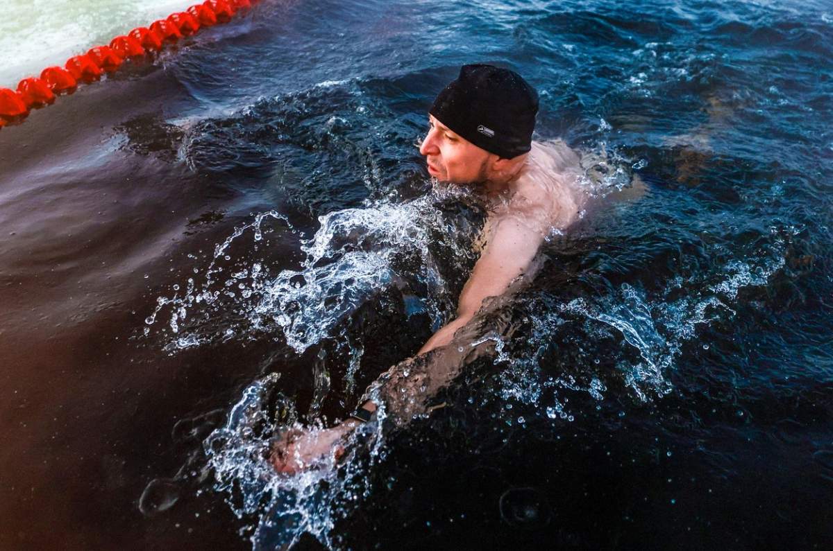 Concurs de înot de iarnă în regiunea Ivanovo din Rusia