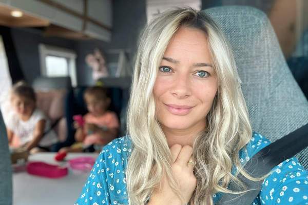 Star Magazin. Cum se simte Laura Cosoi însărcinată în cinci luni! Actrița trece prin cea mai frumoasă perioadă: ”Mi-a fost mai... / VIDEO