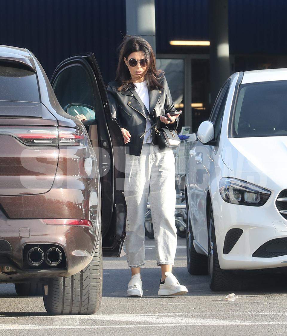 Simona Pătruleasa are pe cine să se bazeze la nevoie! Cine îi este alături la orice oră din zi și din noapte prezentatoarei TV / PAPARAZZI