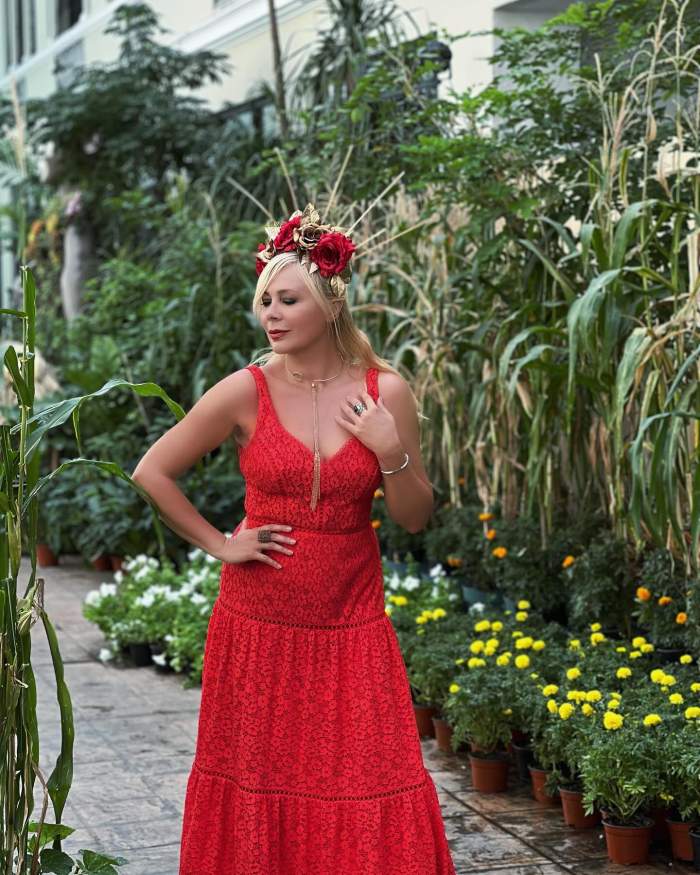 Știrile Antena Stars. Dana Săvuică primește mesaje indecente de la admiratori. Ce le transmite, la rândul ei, fanilor: „Să treacă peste limita bunului simț...” / VIDEO