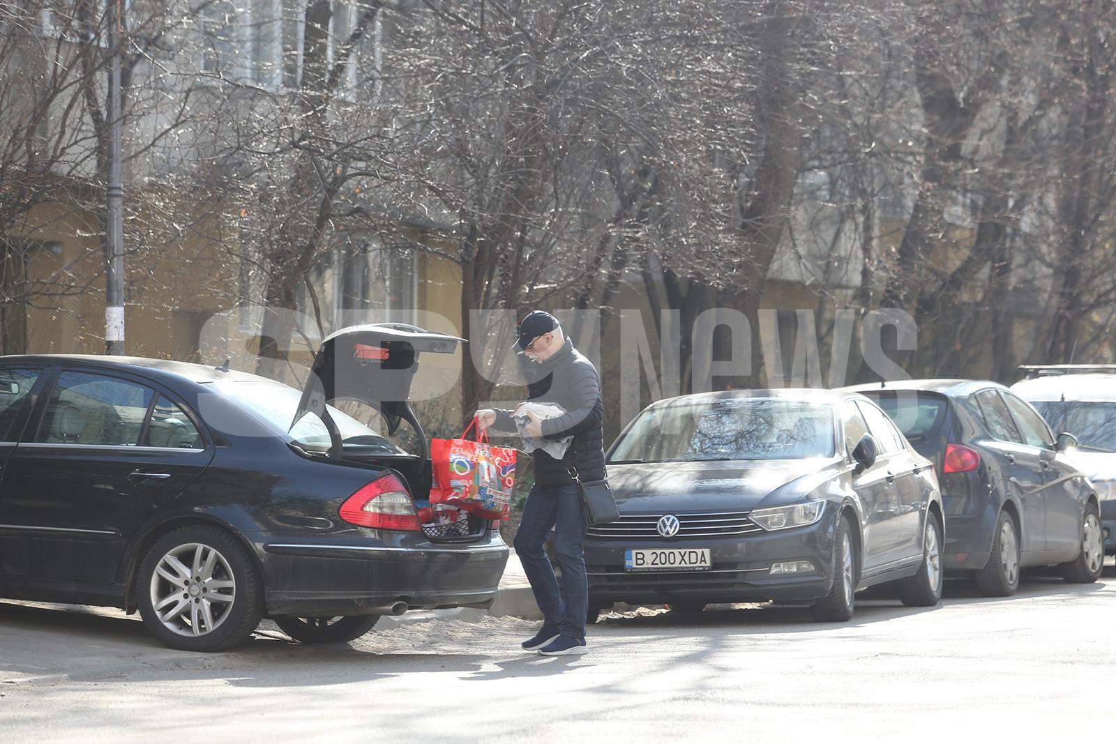 Octavian Belu, pregătit în orice situație! Antrenorul român de gimnastică știe cum să se mențină în formă / PAPARAZZI