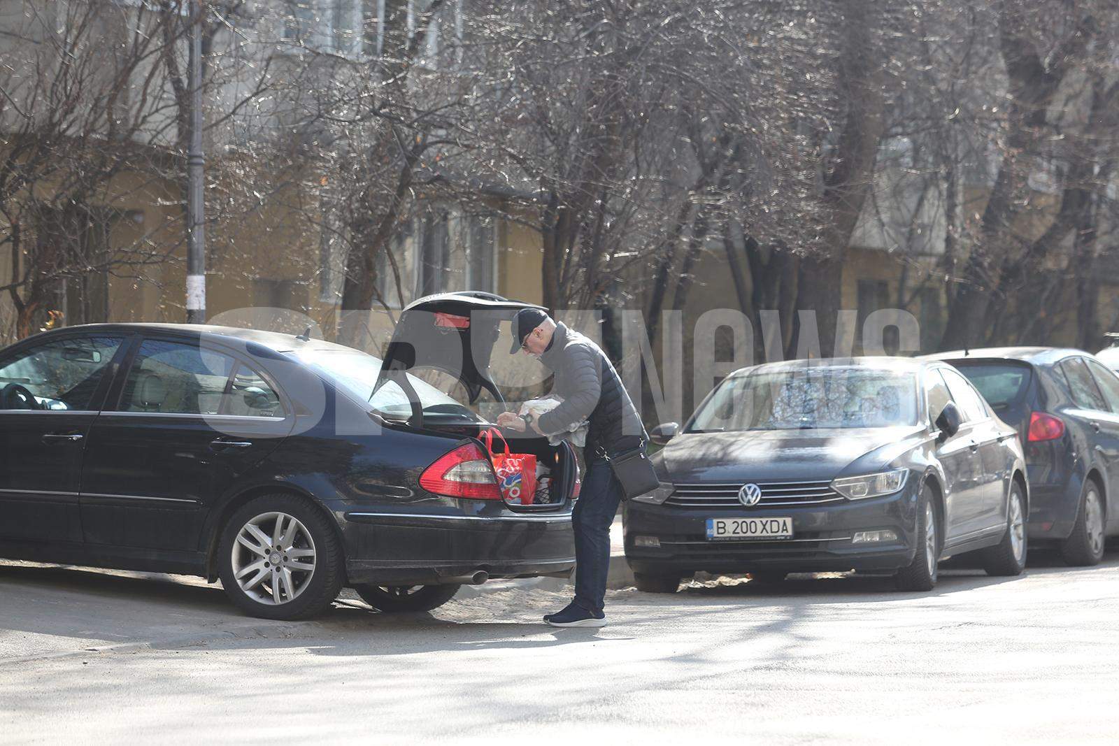 Octavian Belu, pregătit în orice situație! Antrenorul român de gimnastică știe cum să se mențină în formă / PAPARAZZI