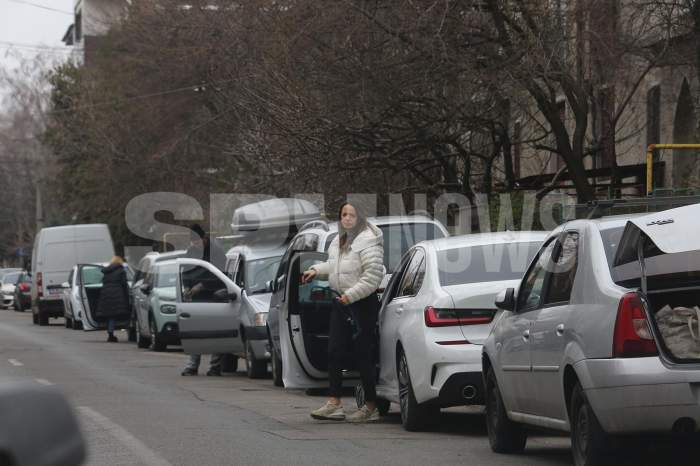 Andreea Raicu atrage toate privirile chiar și atunci când nu este machiată! Cunoscuta vedetă arată impecabil la vârstă de 47 de ani / PAPARAZZI