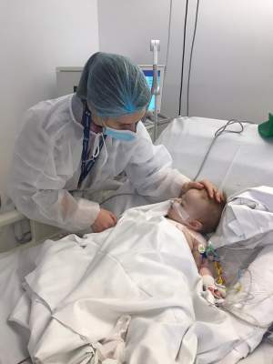 Selah s-a născut cu o malformație gravă a inimii. La un an de la operație, fetița din Arad este un copil sănătos și vesel care abia așteaptă să i se nască frățiorul