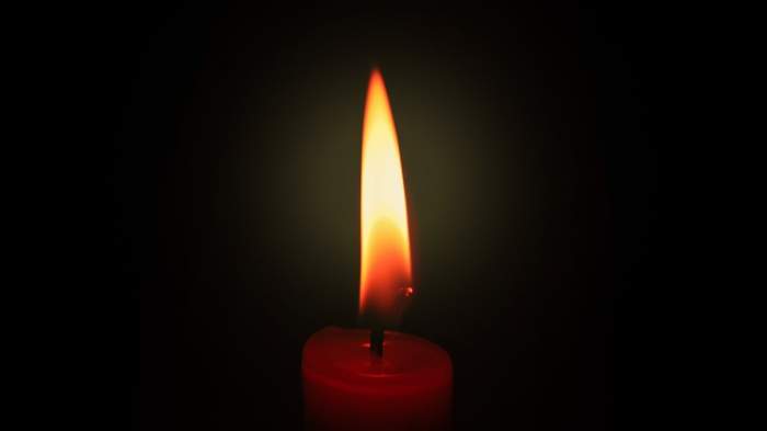 Imagine cu lumânare apinda