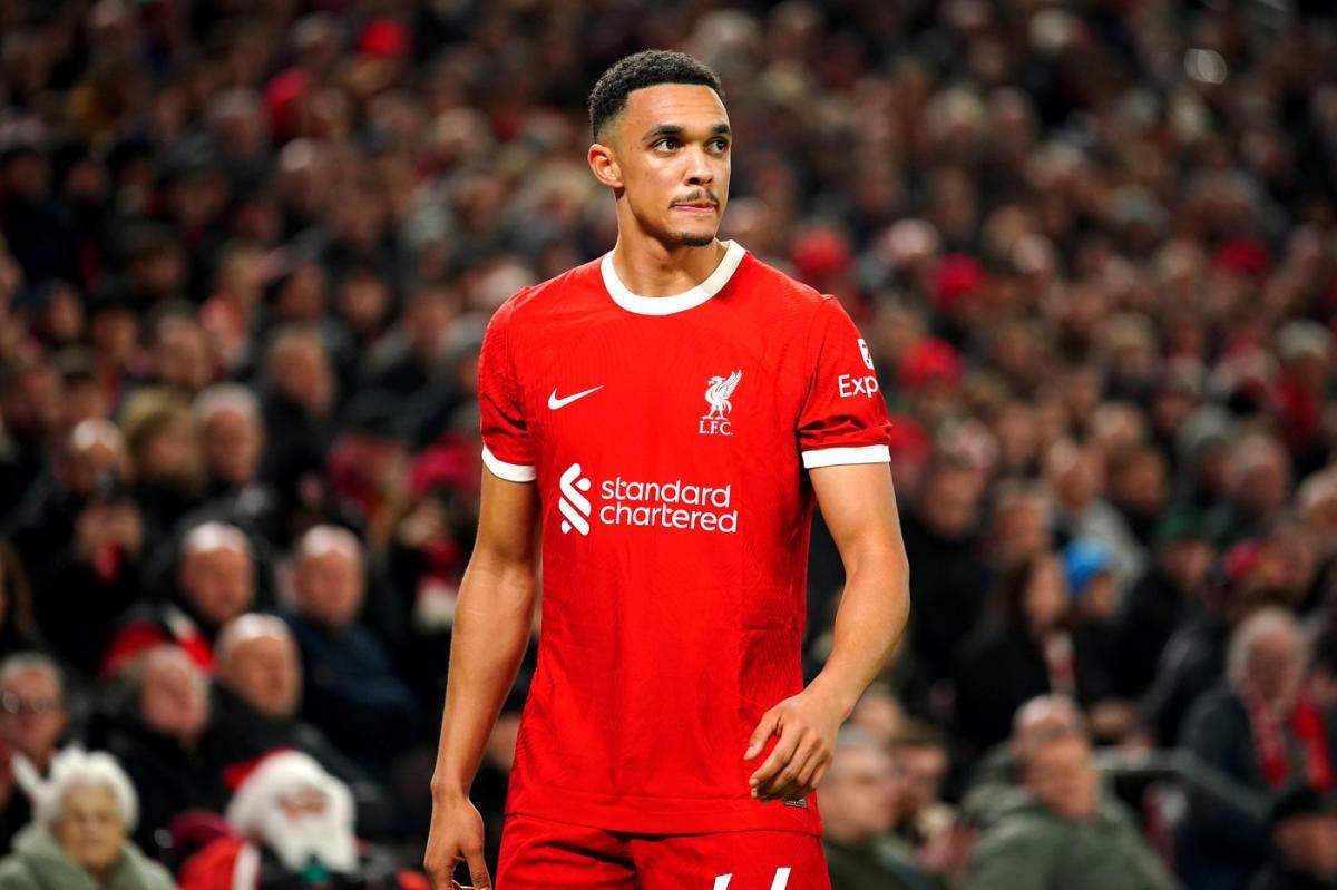 Imagine cu Trent Alexander-Arnold de pe teren