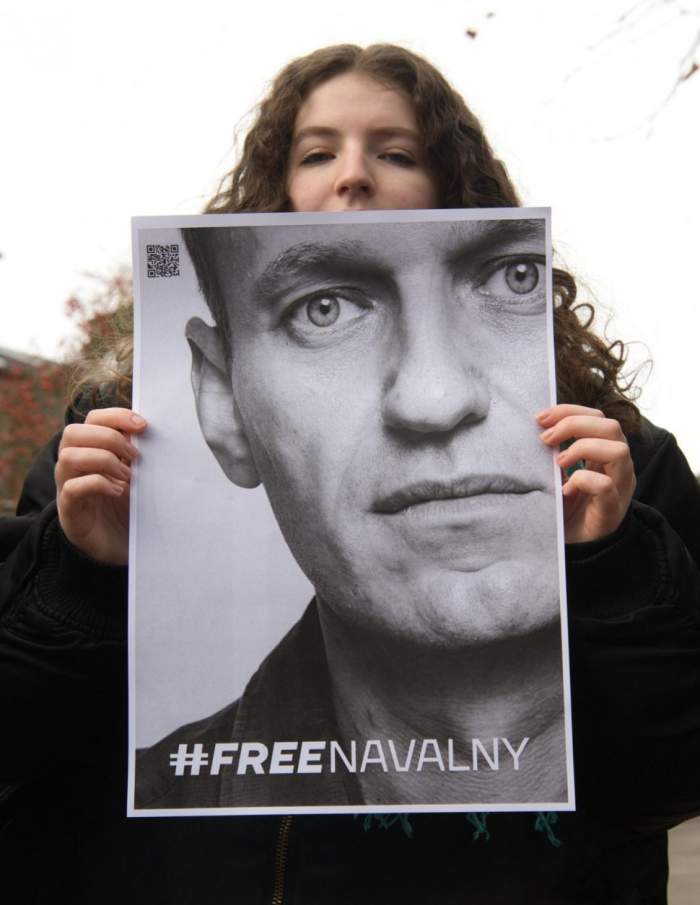 Imagine cu poza lui Alexei Navalnîi,