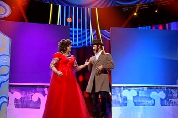 Te cunosc de undeva! 24 februarie 2024. Moment emoționant pe scena emisiunii. Emi și Cuza, în pielea Stelei Popescu și a lui Alexandru Arșinel. Reacția juraților / VIDEO