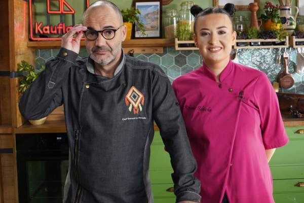 Chef Roxana Blenche și Chef Samuel Le Torriellec sunt gazdele noului sezon Hello Chef, ce va avea premiera sâmbătă, de la 14.30, la Antena 1