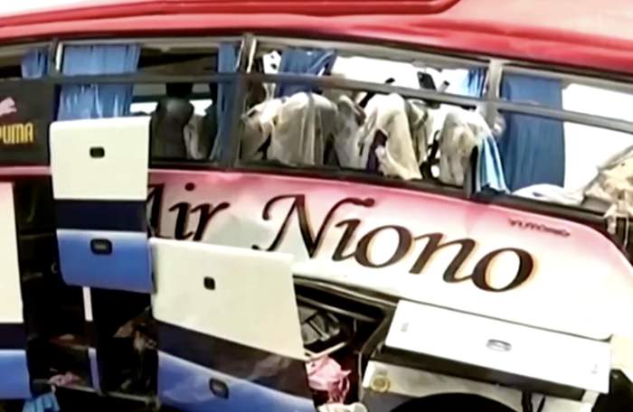 Imagine cu autobuz făcut praf in accident