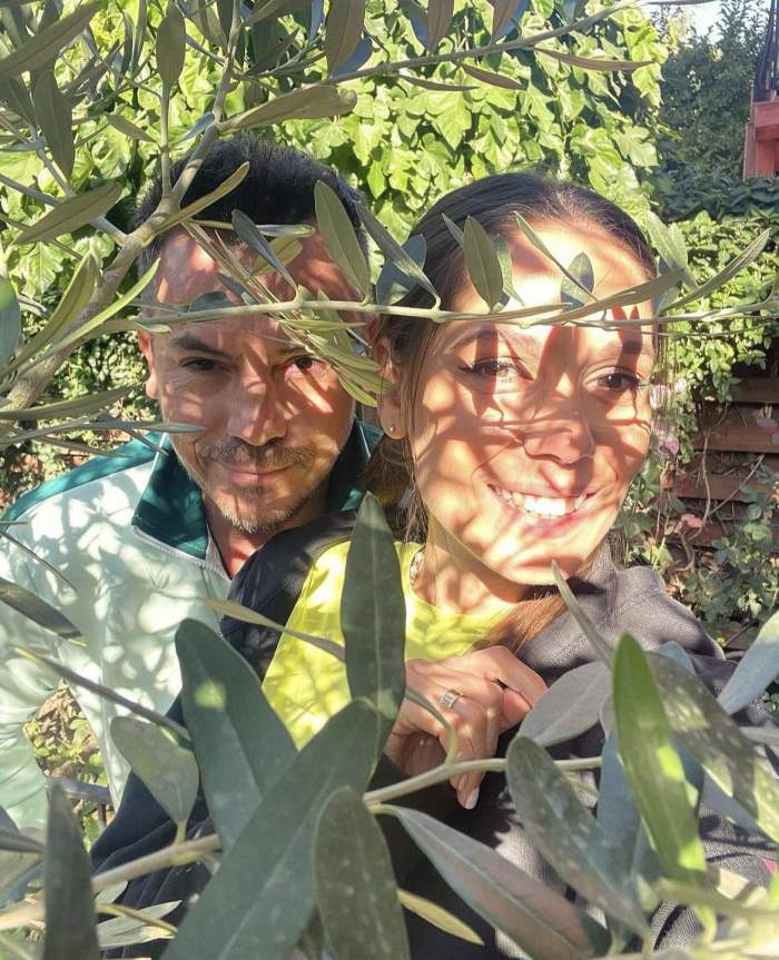 Irina și Răzvan Fodor, selfie lângă un măslin