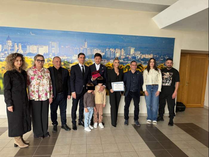 Ronald Gavril, iubitul Anamariei Prodan, a devenit cetățean de onoare! Impresara a luat parte la eveniment: „Promit să reprezint orașul” / FOTO