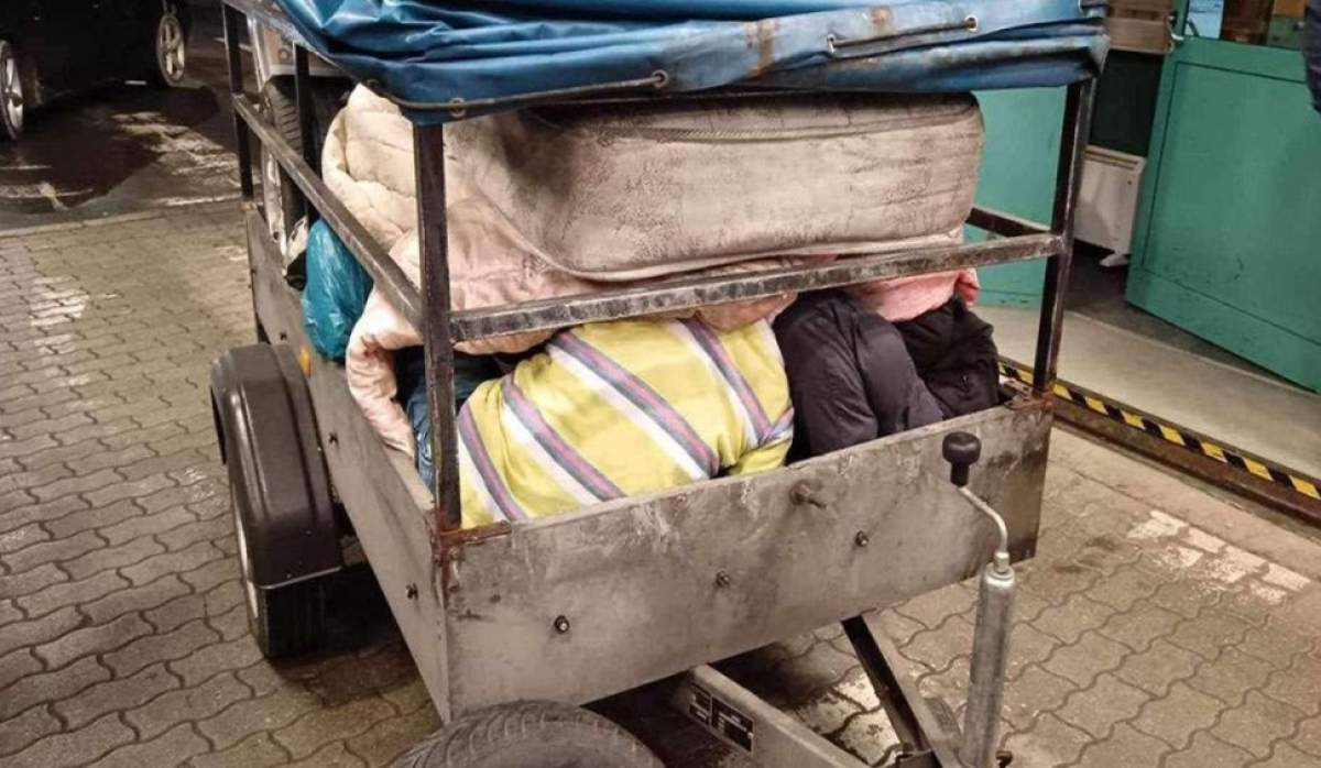 Ce au găsit polițiștii din Timiș într-o remorcă, la granița cu Ungaria. Șoferul, cetățean român, este cercetat acum de oamenii legii