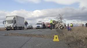 Accident grav pe Drumul European 85, în județul Buzău. Un tânăr de 33 de ani a murit, după ce betoniera pe care o conducea s-a răsturnat