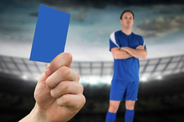 Schimbări importante în fotbal! Apare cartonaşul albastru. Ce reprezintă acesta
