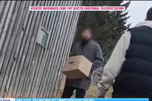 Acces Direct l-a găsit pe omul înalt, cu barbă și ochelari, care seamănă izbitor cu profesorul dispărut. Bărbatul misterios a încercat să fugă de camerele de filmat / VIDEO