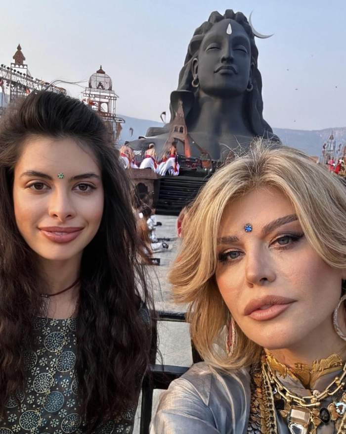 Imagine cu Loredana Groza și fiica sa, Elena, din vacanta