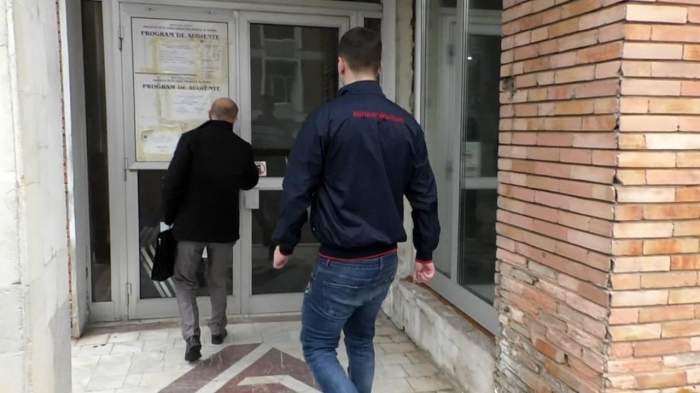 Imagine cu băiatul de 19 ani care şi-a înjunghiat rivalul în dragoste, de 21 de ani