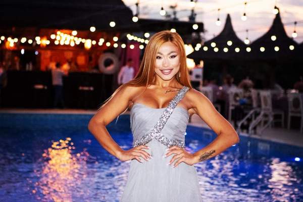 Știrile Antena Stars. Roxana Dobrițoiu, de urgență la spital! Cântăreața a ajuns pe mâinile medicilor, după ce a ținut o dietă: „Intrasem în depresie...” / VIDEO