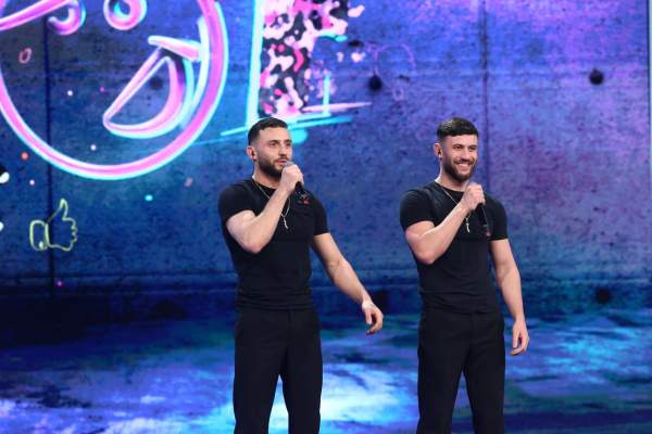 Kalin Brothers, moment impresionant pe scena iUmor. Vedetele momentului pe TikTok au făcut spectacol în cadrul emisiunii de la Antena 1: „Vă ador!” / VIDEO
